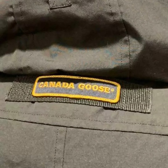 CANADA GOOSE Vancouver Down Jacket Small Black Authentic Men Used - Picture 14 of 14